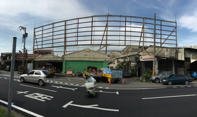 台中國1豐原交流道口大型廣告看板